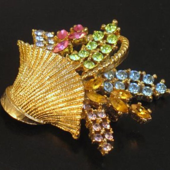 Vintage Signed ART Rhinestone Flower Basket Brooch - Picture 2 of 4